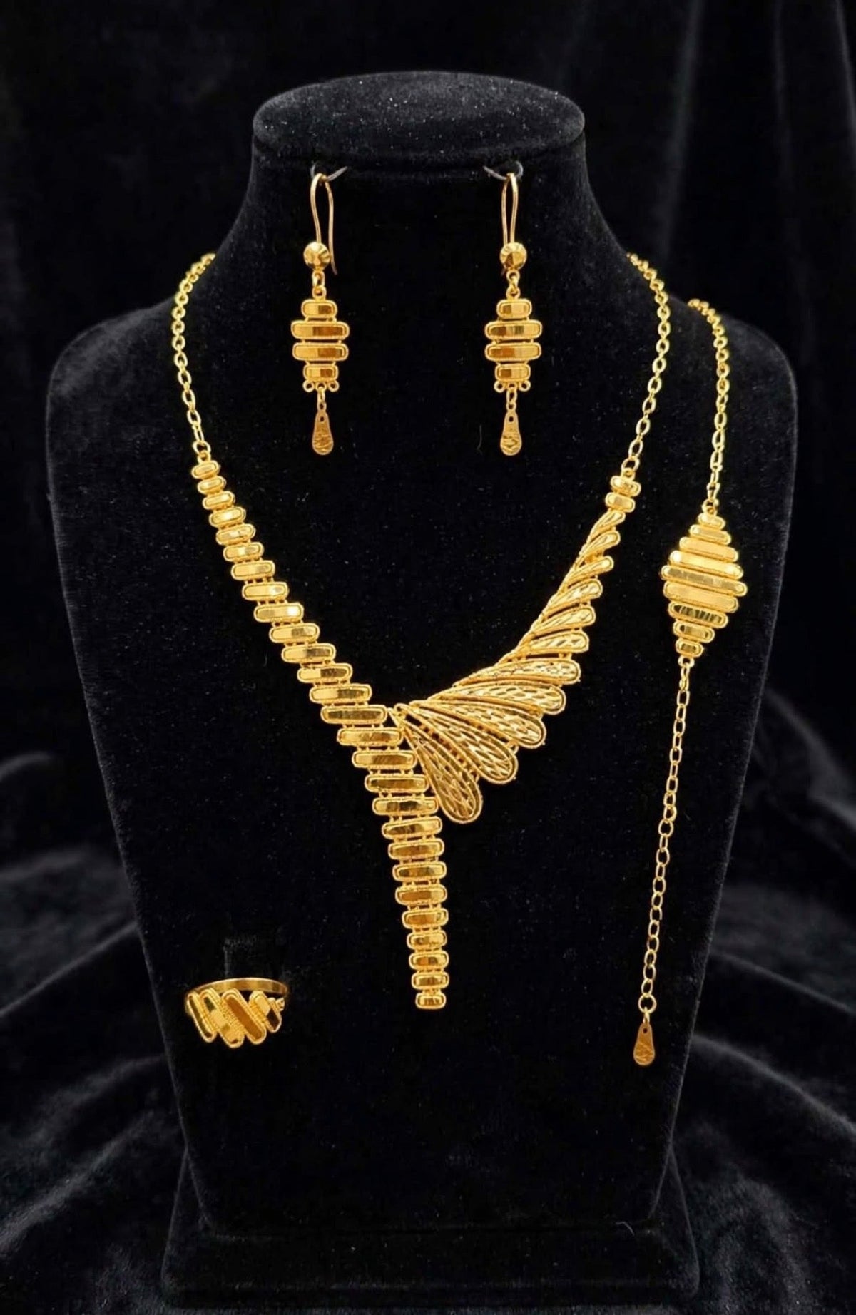 ELEGANT SETS