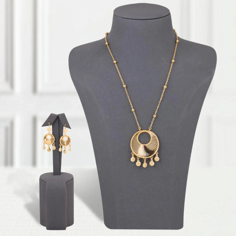 Glittering Gold Alternative Necklace
