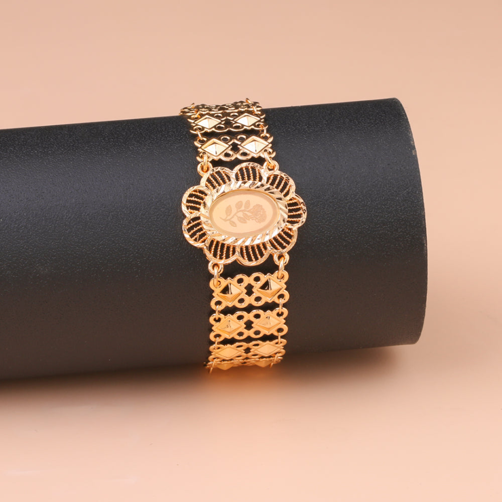 Gold alternative bracelet, a royal touch