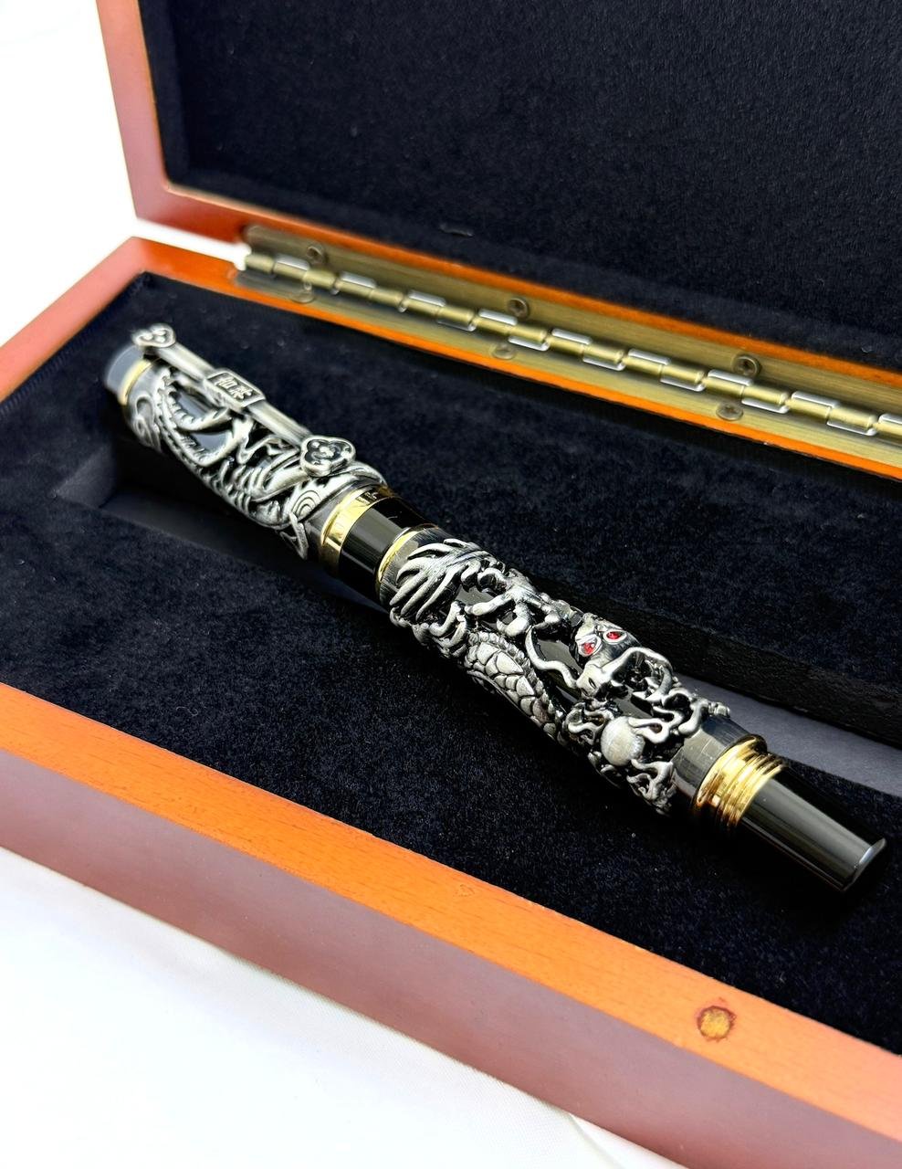 Jinhao Silver Black Dragon Pen