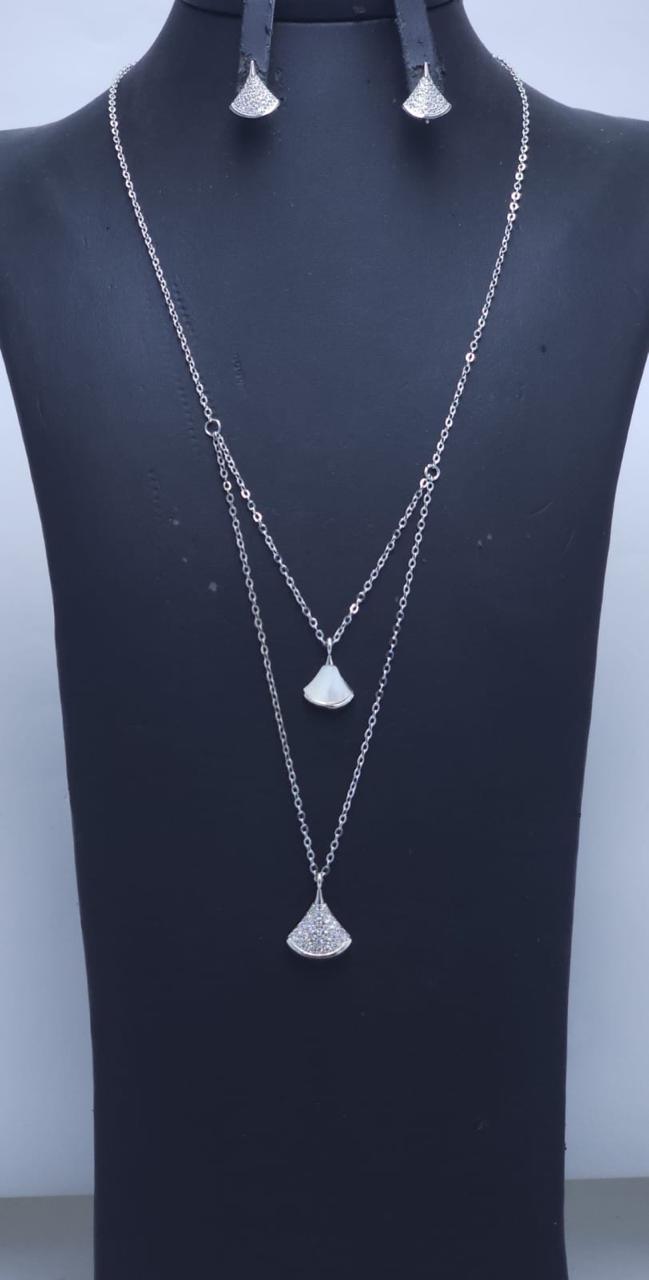 Gold Alternative Set Geometric Design