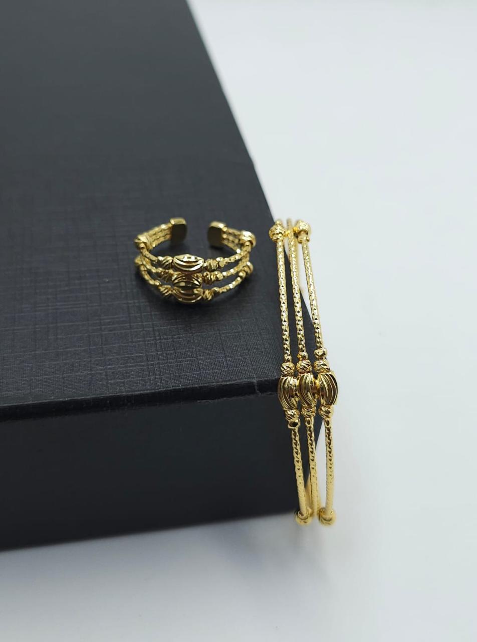 Gold alternative bracelet, a royal touch